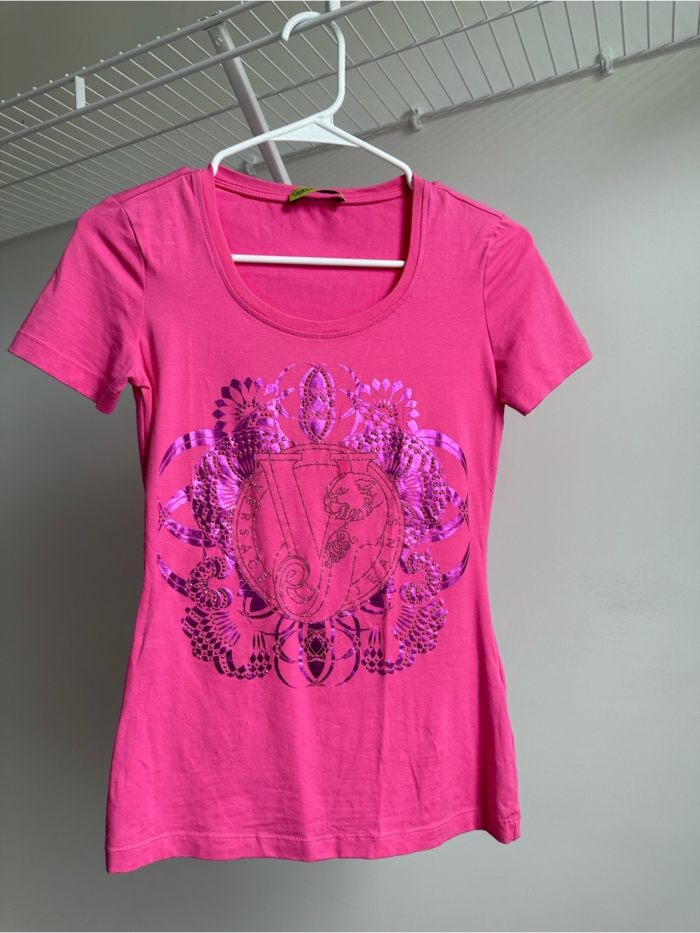 Versace Jeans Women’s Hot Pink Scoop Neck Graphic Tee size 2